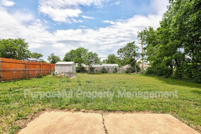 Building Photo - 3009 SE 20th St