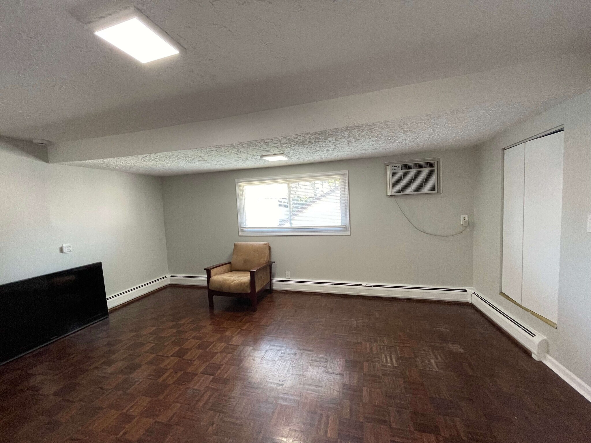 Building Photo - 7659 W Sunset Dr