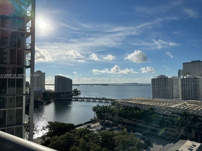 Building Photo - 485 Brickell Ave