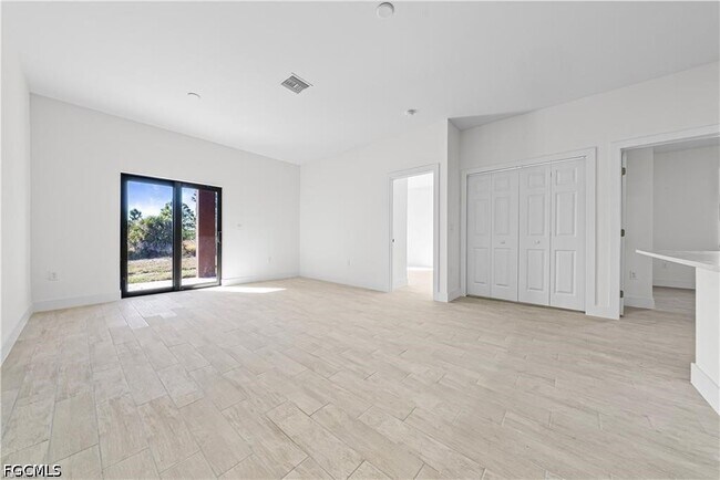 Building Photo - 2220 Kenneth Ave S