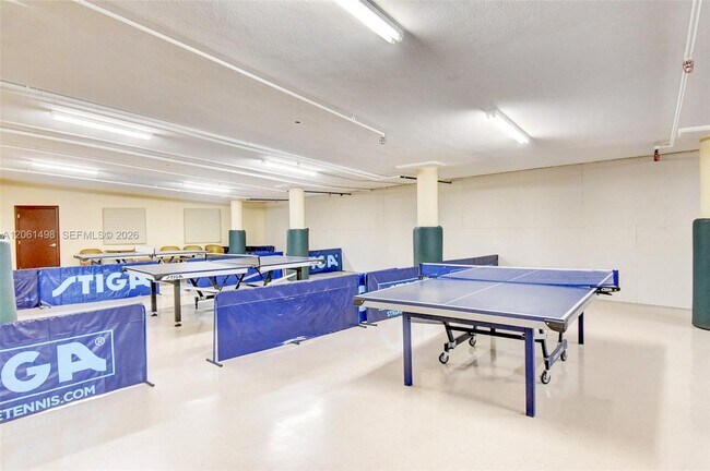 Building Photo - 3049 Wolverton C