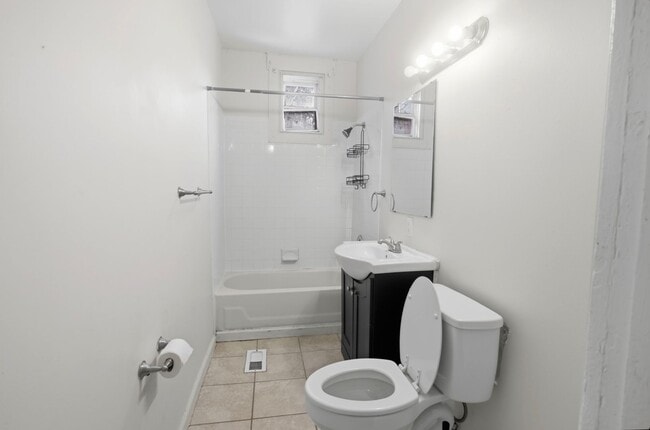 Building Photo - 122 E University Ave