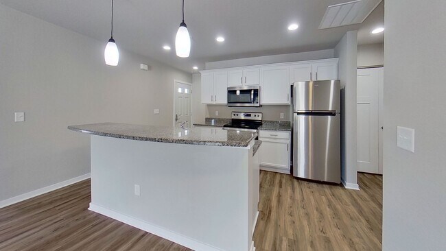 Building Photo - Condo Style Upper 3 Bedroom 2 Bathroom plus Den Apartment