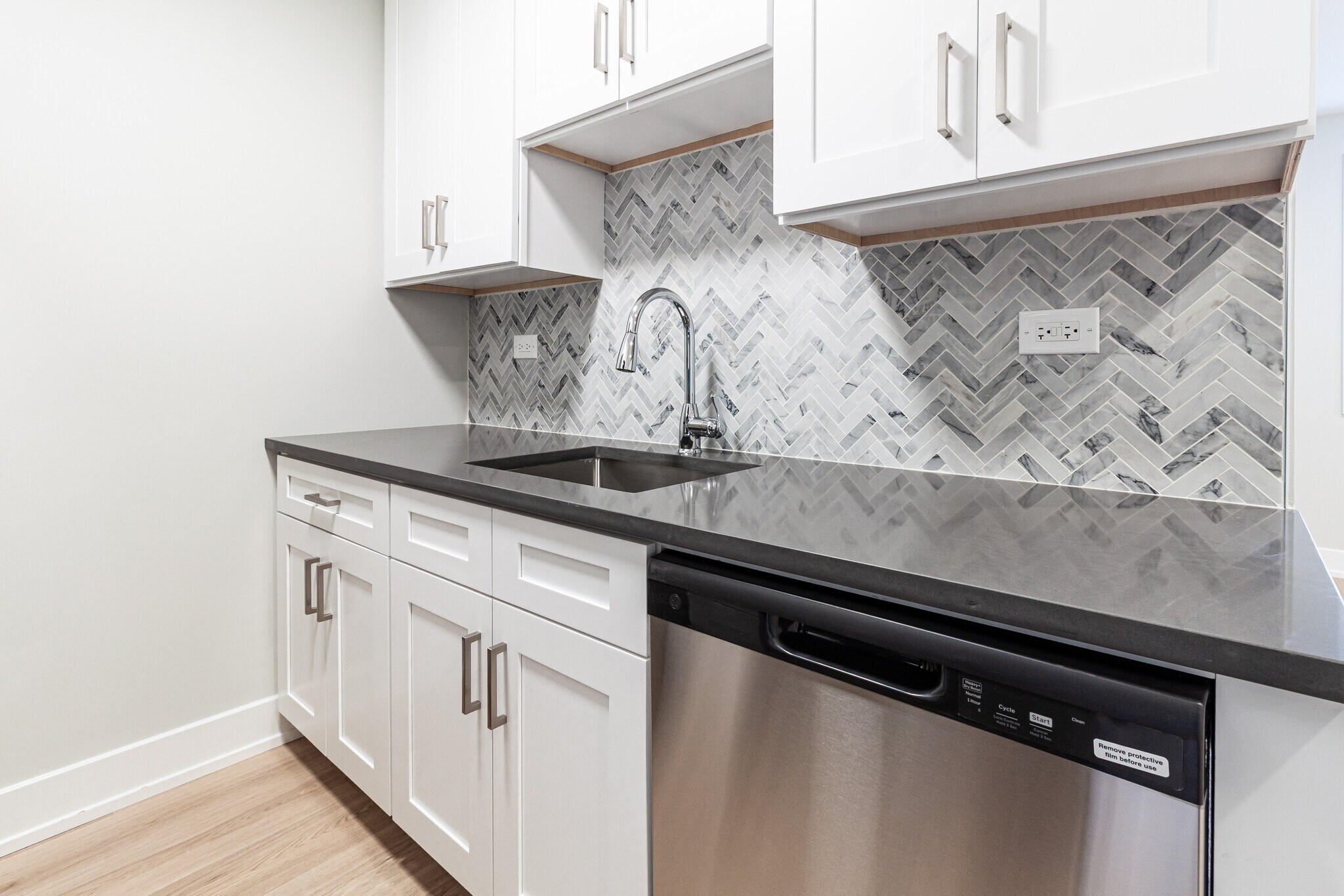 Building Photo - 520 W Aldine Ave