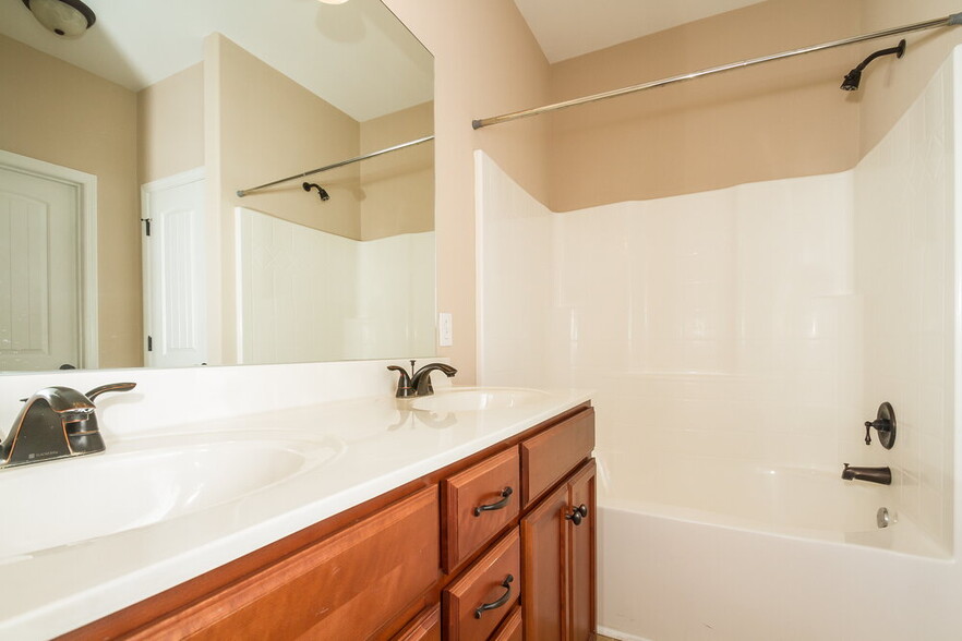 Building Photo - 2213 Strickland Dr