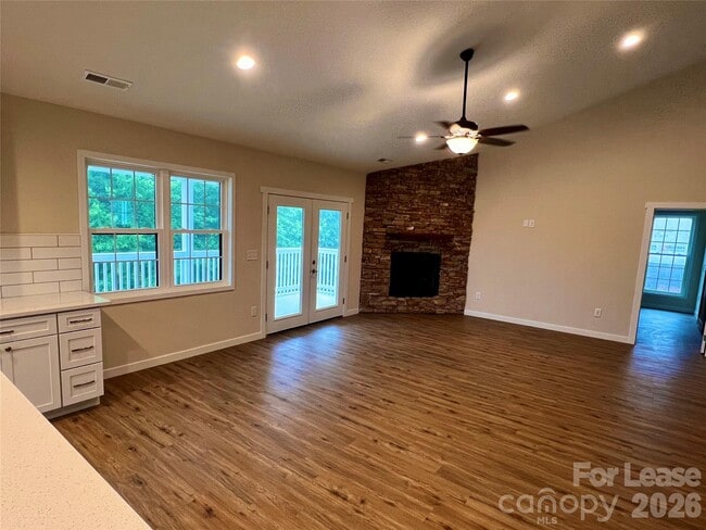 Building Photo - 118 Grace Estates Dr