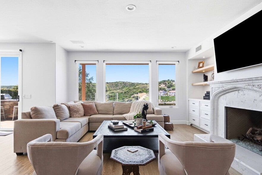 Building Photo - 33 Coastal Oak
