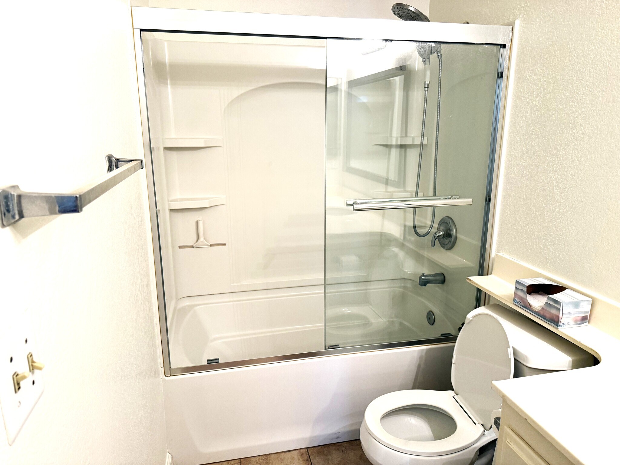 Building Photo - 10636 Chestnut St