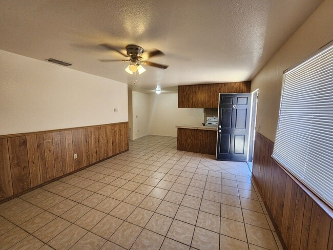 Building Photo - Cozy 1 Bedroom Apartment