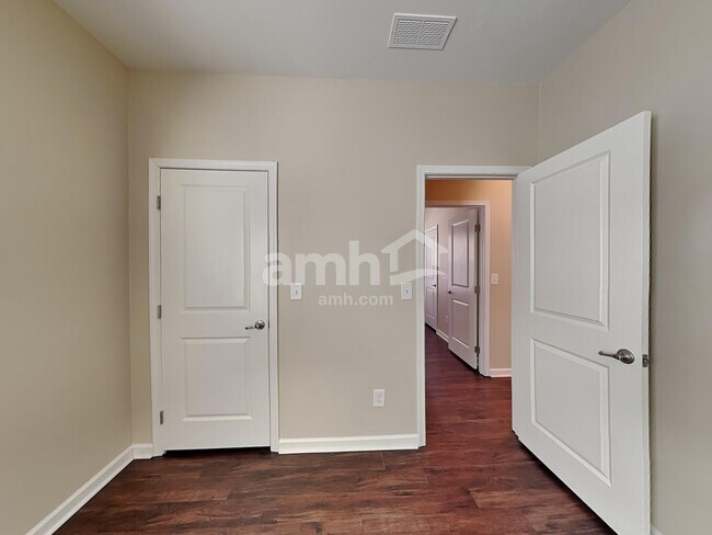 Building Photo - 3008 Fallondale Rd