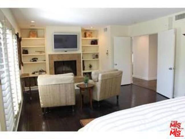 Building Photo - 8049 Briar Summit Dr