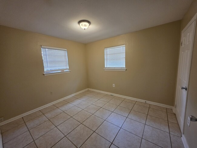 Building Photo - 2135 Richmond St