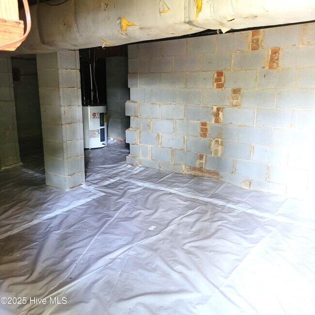 Building Photo - 62 Pine Ridge Dr