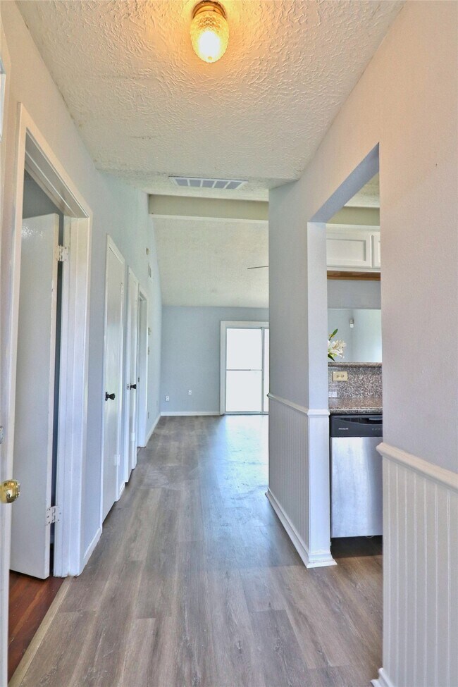 Building Photo - 2706 S Brompton Dr