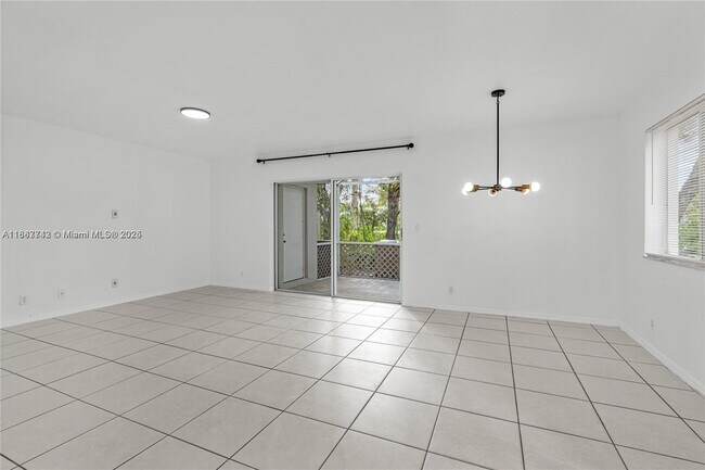 Building Photo - 1162 SW 44th Ave
