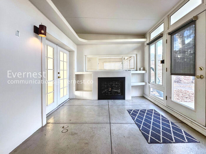 Building Photo - 4118 Wyandot St