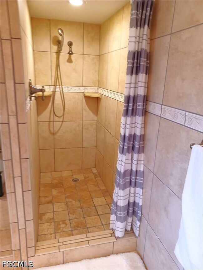 Building Photo - 5260 S Landings Dr
