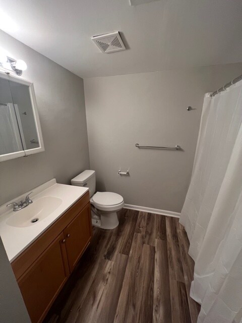 Building Photo - 1102 Crescent Dr