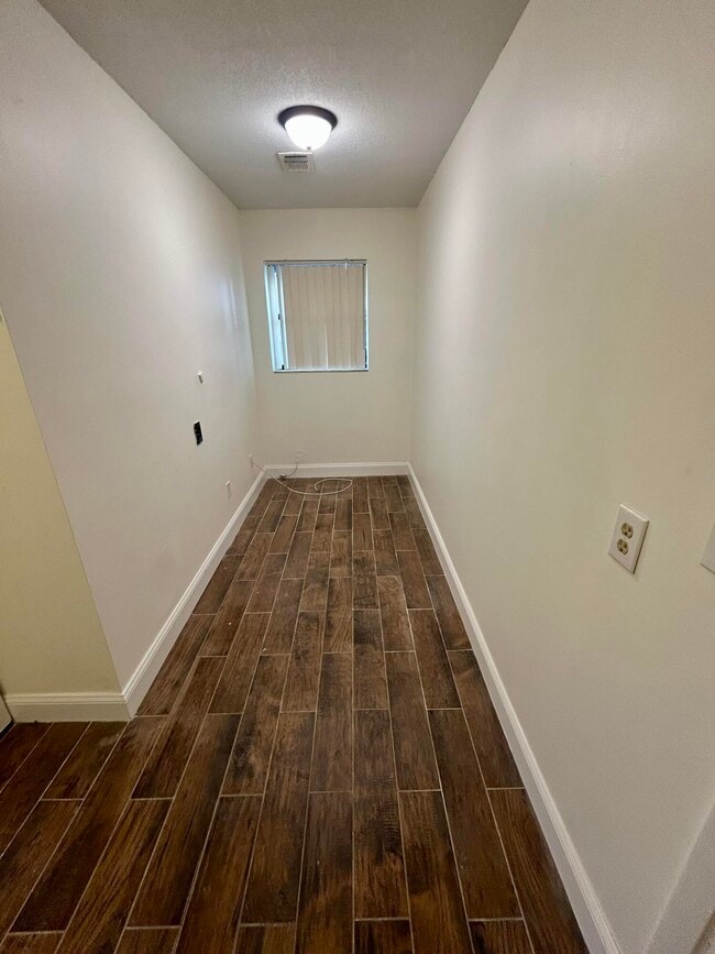 Building Photo - 22822 Pinewood Ct
