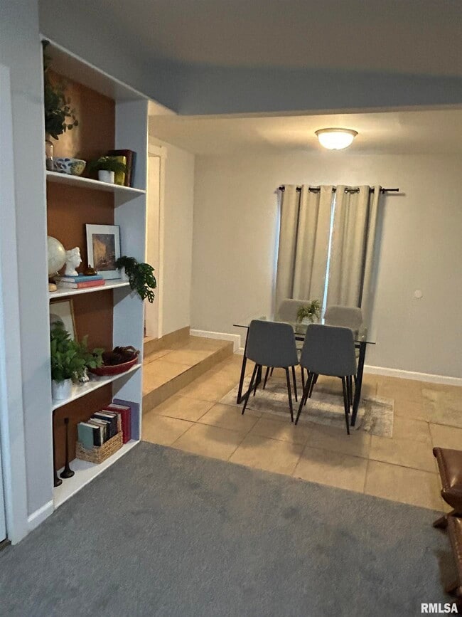 Building Photo - 5106 N Glen Elm Dr