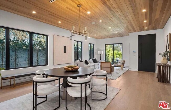 Building Photo - 4453 Gentry Ave