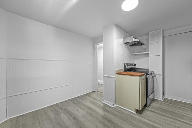 Building Photo - 520 Lincoln Ave