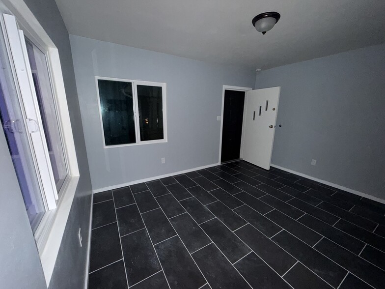 Building Photo - 524 S Soto St