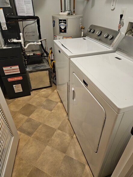 Building Photo - 4711B Dunbarton Rd