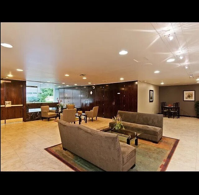 Lobby - 790 N Washington St