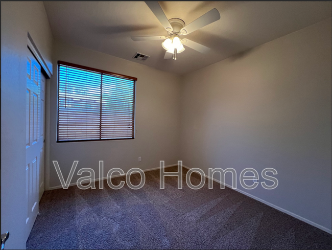 Building Photo - 1305 E Nightingale Ln