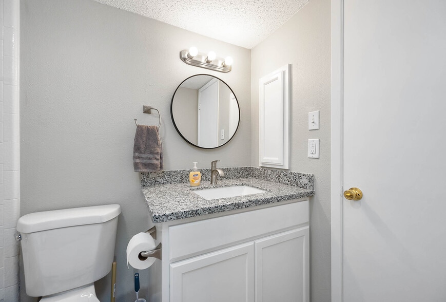 Downstairs Bath - 200 Pecan Dr