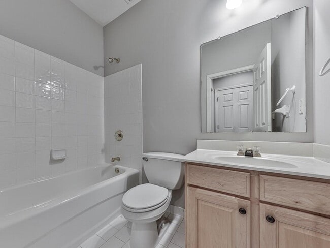 Building Photo - 408 Sixes Dr
