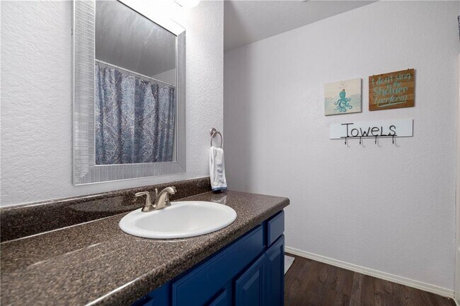 Building Photo - 5005 W Bay Ct