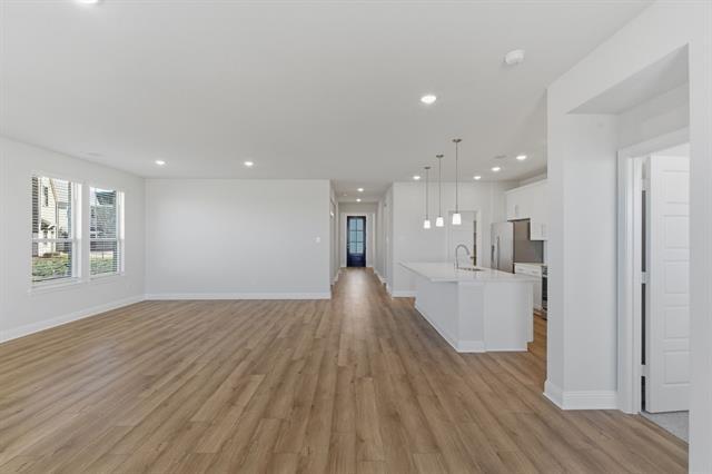 Building Photo - 2020 Beeflower St