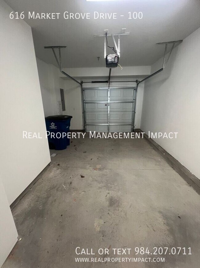 Building Photo - 616 Mkt Grv Dr