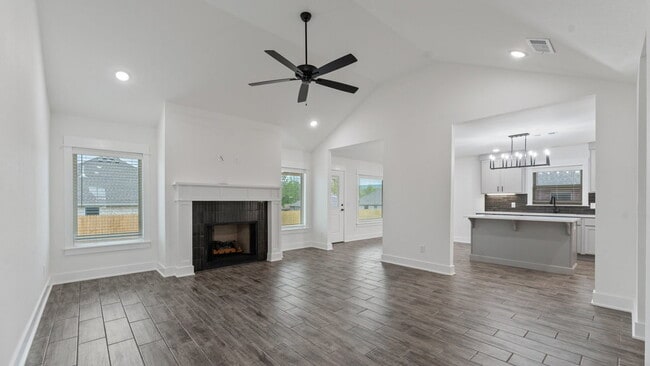 Building Photo - Modern Summerfield Home