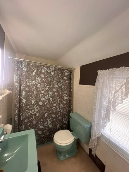 Upstairs Bathroom - 3220 Heartland Dr