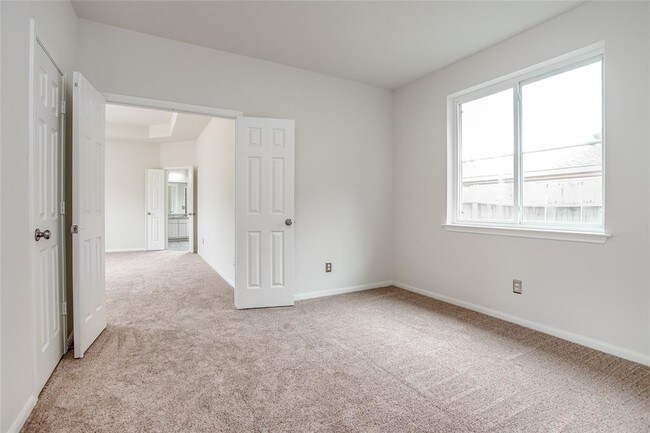 Building Photo - 5818 Pebble Bank Ln