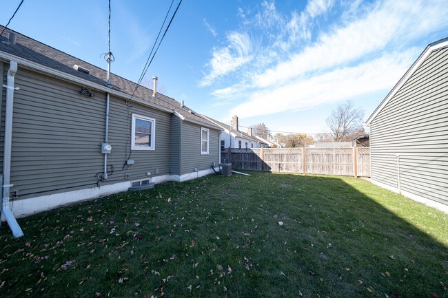 Building Photo - 3531-2 1/2 2 1/2 St NE