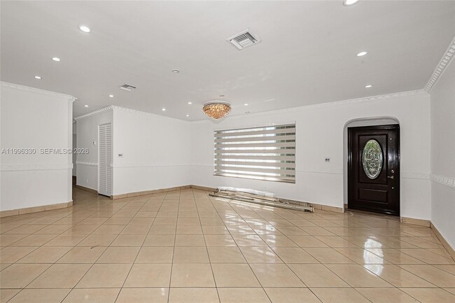 Building Photo - 2545 NE 207th St