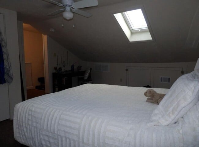 Building Photo - 1918 Jane St