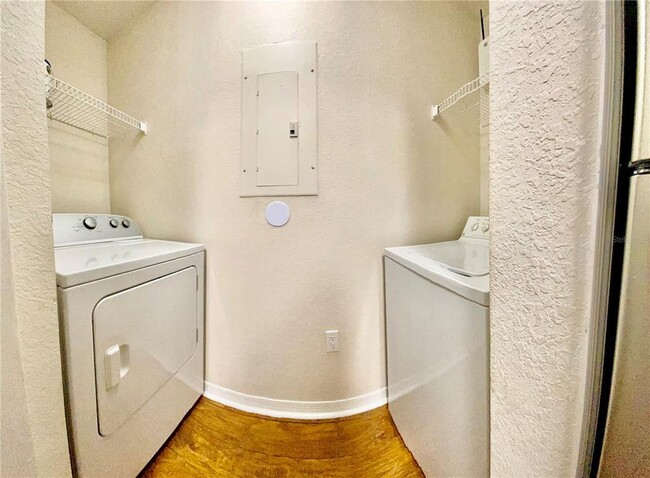Building Photo - 5467 Vineland Rd