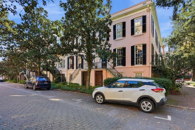 Building Photo - 3 BED | 4 BATH | TWO CAR GARAGE | HISTORIC DISTRICT TOWNHOME