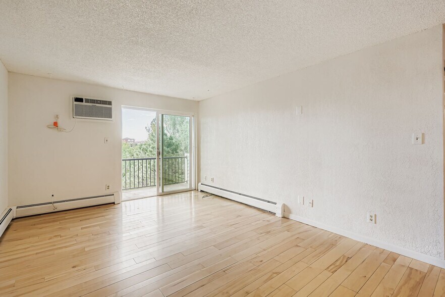 Building Photo - 1250 Golden Cir