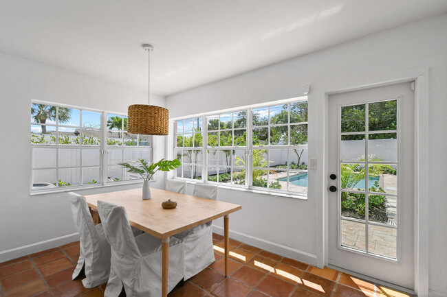 Building Photo - 815 N Ocean Breeze