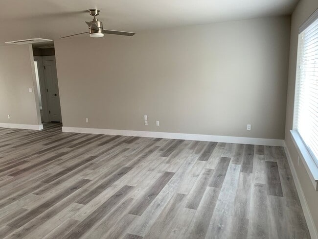 Building Photo - Lovley Home