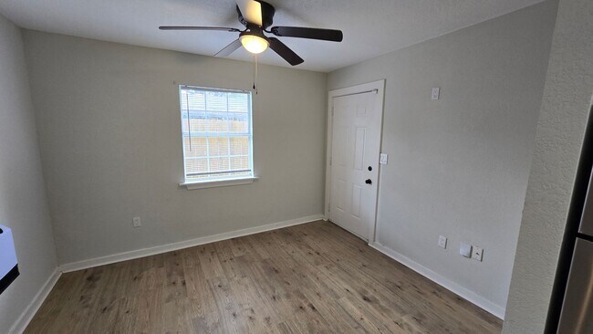 Building Photo - 212 Placid Dr