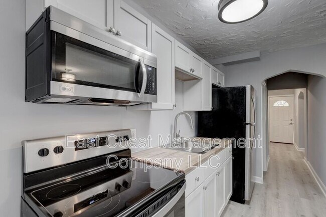 Building Photo - 4909 Edgemere Ave