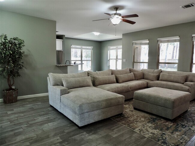 Building Photo - 2730 N Colosseum Ct