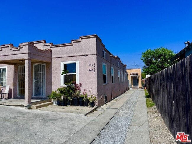 Building Photo - 841 W 64th St